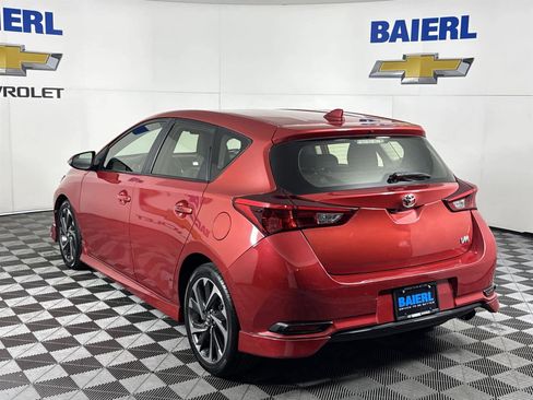 Used 2018 Toyota Corolla iM image 3