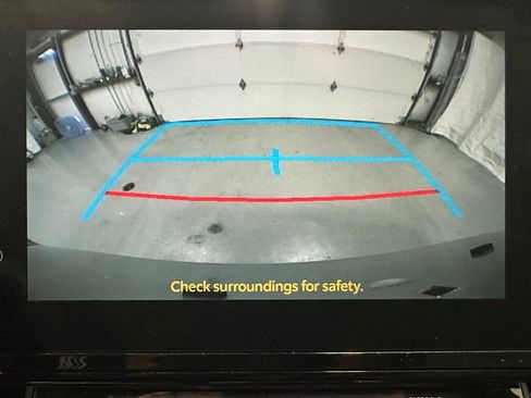 Used 2025 Toyota Sienna LE FWD image 39