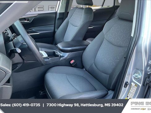 Used 2024 Toyota RAV4 XLE AWD/4WD image 18