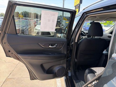 Used 2018 Nissan Rogue SV AWD/4WD image 31