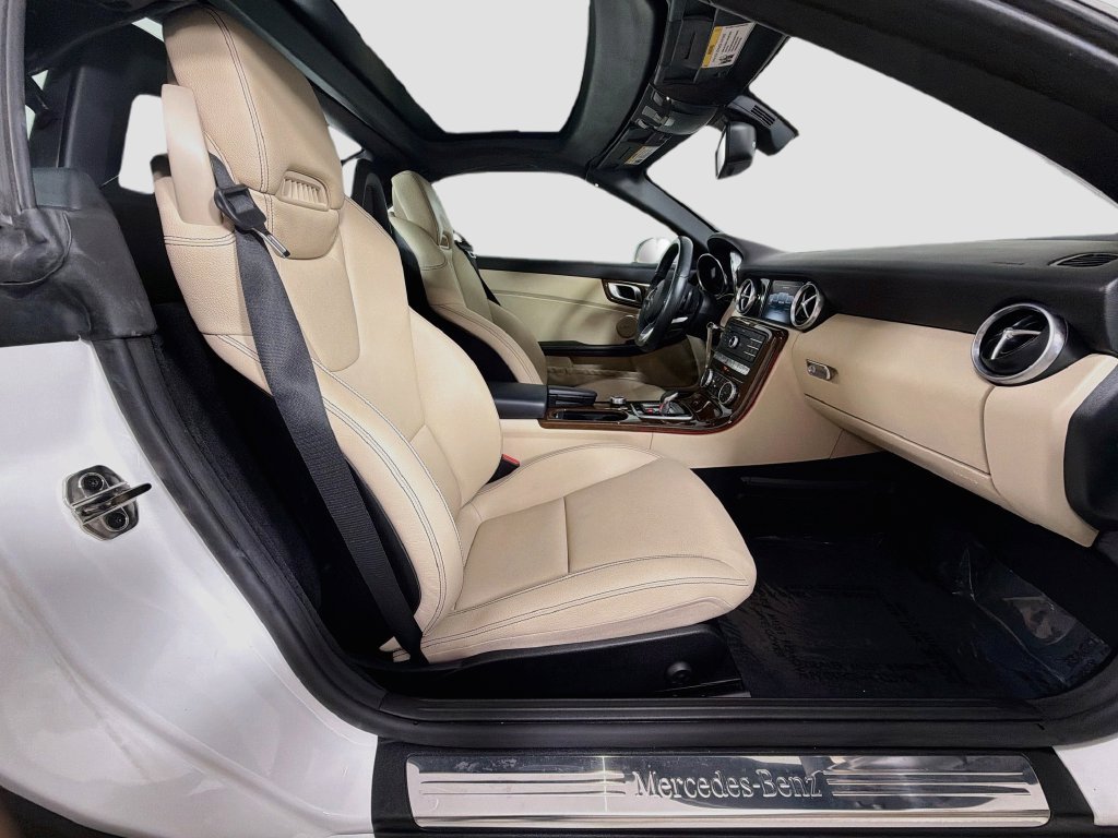 Used 2020 Mercedes-Benz SLC 300 w/ Premium Package image 26