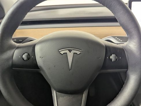 Used 2021 Tesla Model Y Long Range AWD/4WD image 16