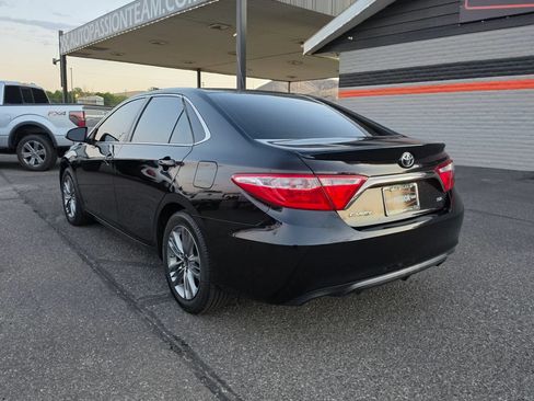 Used 2017 Toyota Camry SE FWD image 3