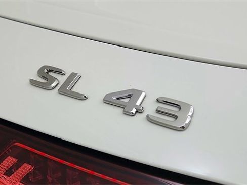 Used 2025 Mercedes-Benz SL 43 AMG w/ Driver Assistance Package image 17