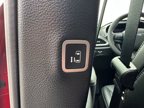 New 2026 Chrysler Pacifica Select w/ S Appearance Package image 13