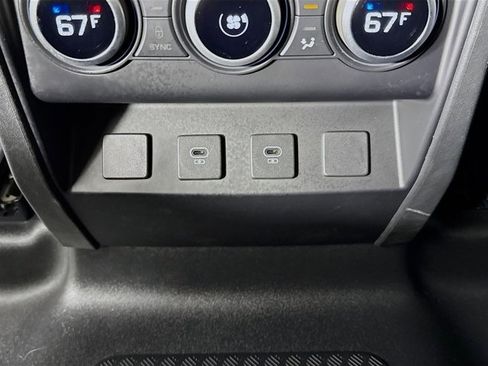 Used 2024 Land Rover Defender 110 X-Dynamic SE image 28