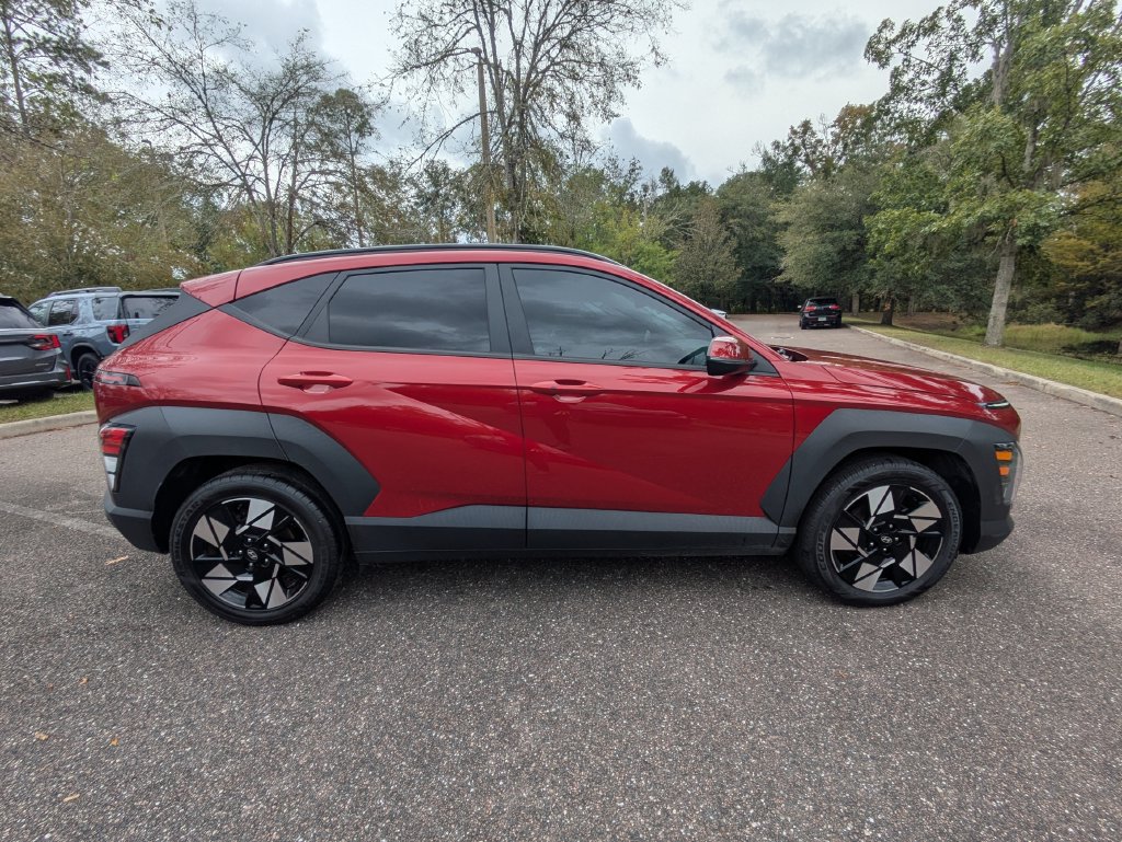 Used 2024 Hyundai Kona SEL FWD image 3