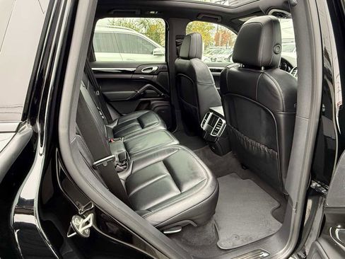 Used 2018 Porsche Cayenne Platinum Edition image 14