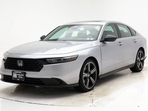 Used 2024 Honda Accord Sport image 2