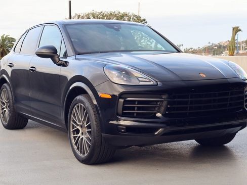 Certified 2023 Porsche Cayenne Platinum Edition image 7