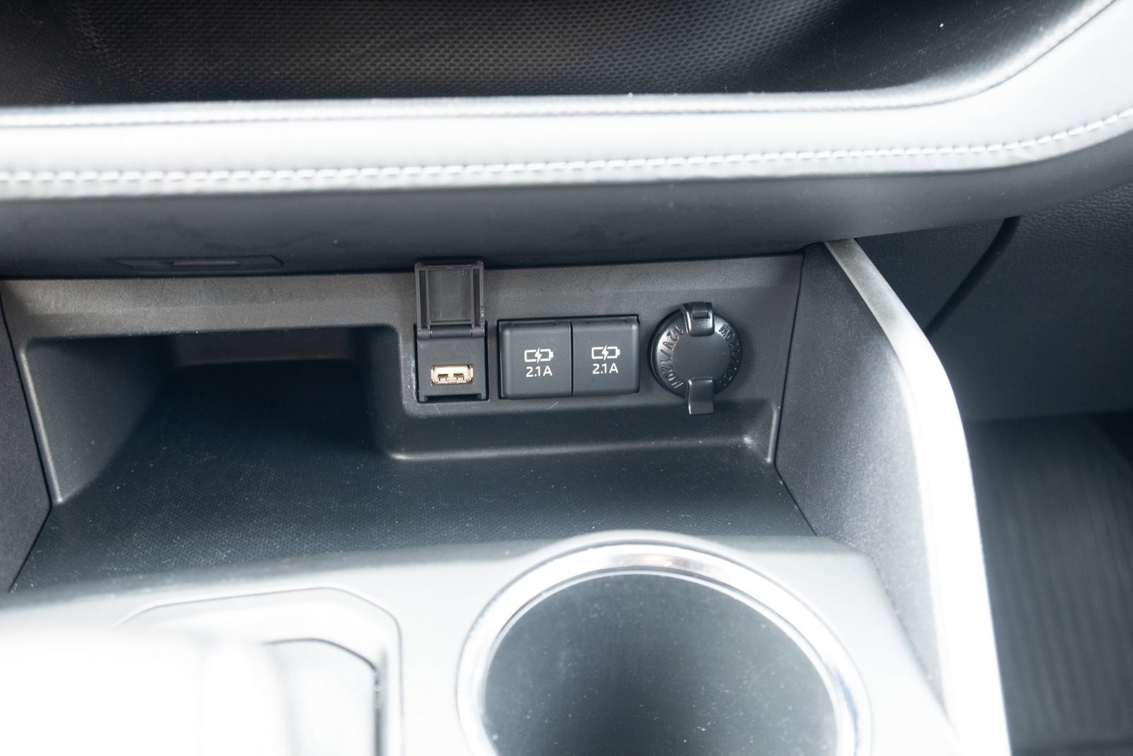 Used 2021 Toyota Highlander XLE AWD/4WD image 5