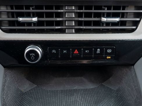 Used 2025 Ford Explorer Active AWD/4WD image 23