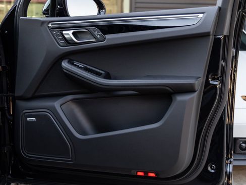 New 2026 Porsche Macan image 41