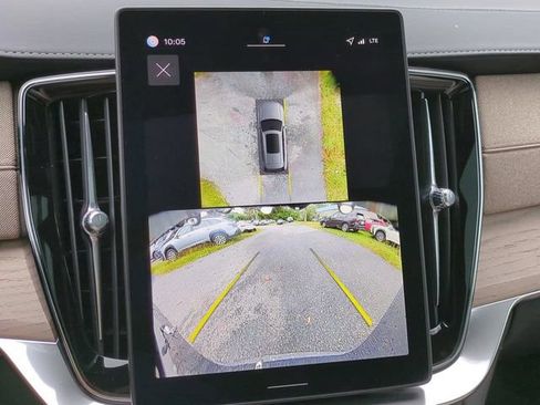 New 2026 Volvo XC90 B6 Plus w/ Protection Package Premier AWD/4WD image 17