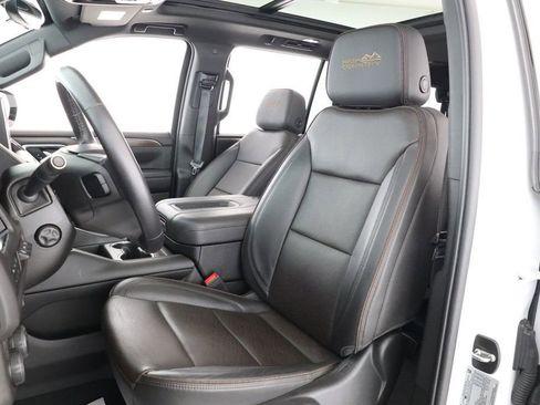 Used 2023 Chevrolet Tahoe High Country image 17