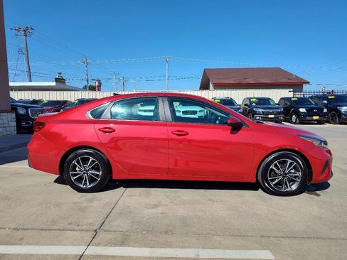Used 2022 Kia Forte LXS FWD image 3
