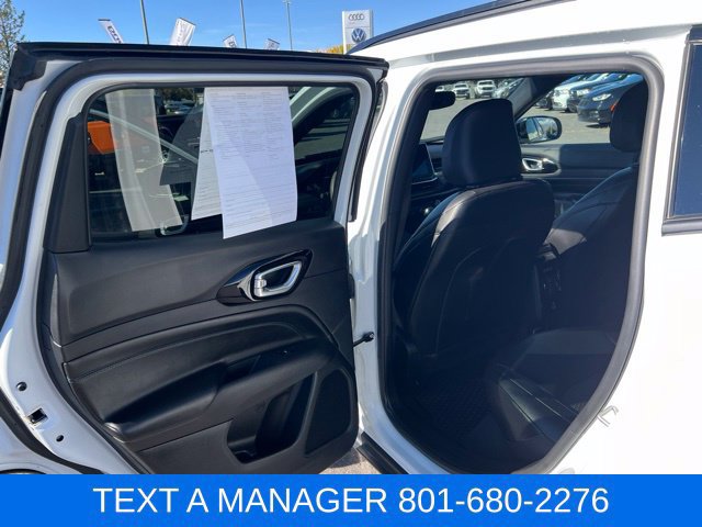 Used 2025 Jeep Compass Latitude w/ Convenience Group AWD/4WD image 30