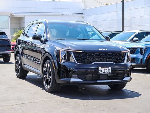 Certified 2025 Kia Sorento SX FWD image 3