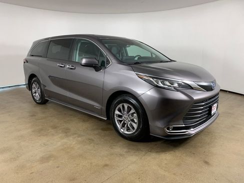 Used 2021 Toyota Sienna XLE FWD image 5