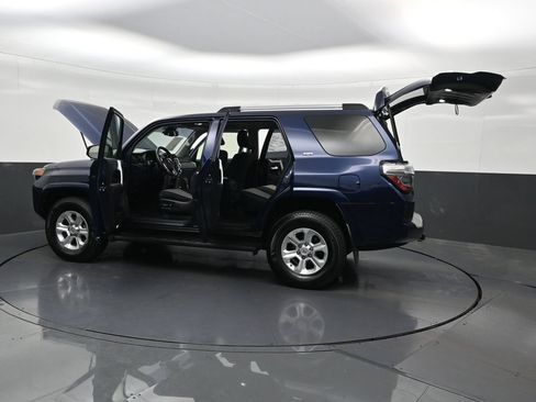 Used 2020 Toyota 4Runner SR5 AWD/4WD image 34