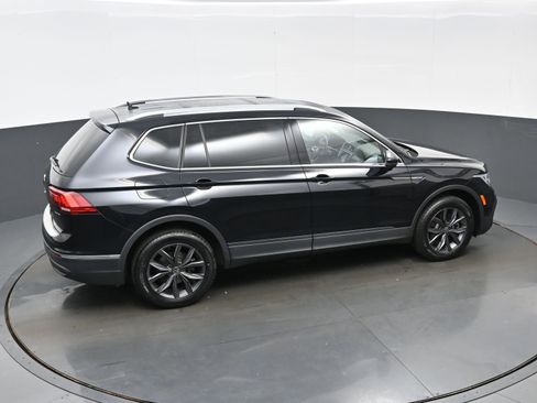 Used 2022 Volkswagen Tiguan SE AWD/4WD image 43