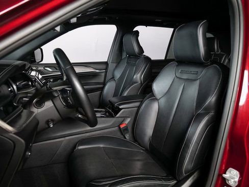 Used 2022 Jeep Grand Cherokee Overland w/ Luxury Tech Group IV image 11