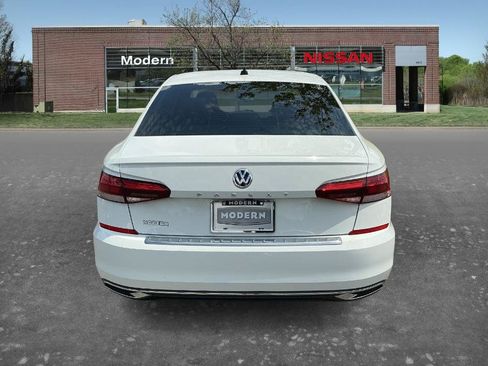 Used 2021 Volkswagen Passat 2.0T SE FWD image 3