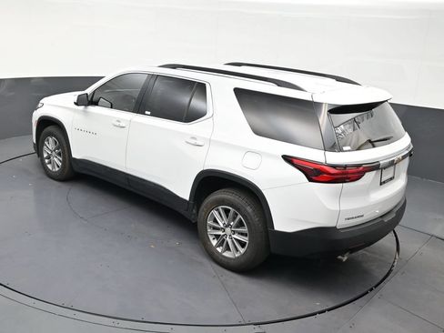 Used 2024 Chevrolet Traverse LT FWD image 11