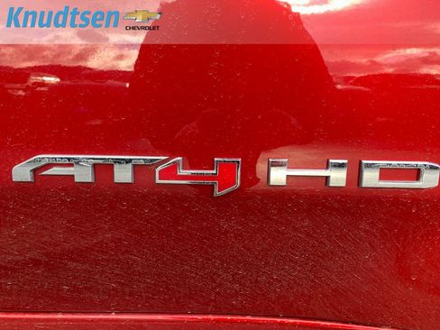 Used 2025 GMC Sierra 2500 AT4 w/ AT4 Premium Plus Package image 9