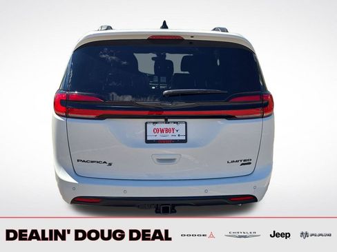 New 2026 Chrysler Pacifica Limited AWD/4WD image 4