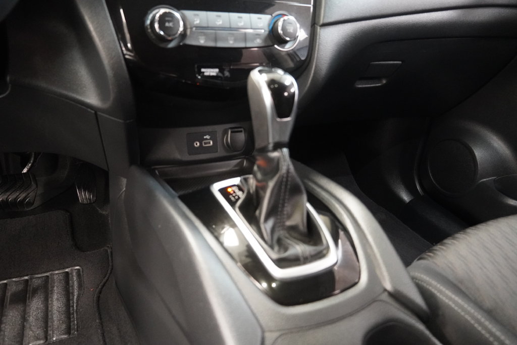 Used 2019 Nissan Rogue S AWD/4WD image 17