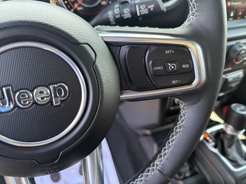 Used 2022 Jeep Wrangler Unlimited Sahara w/ LED Lighting Group AWD/4WD image 39