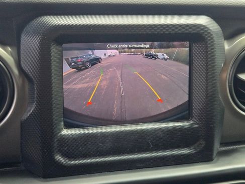 Used 2022 Jeep Wrangler Sport AWD/4WD image 19