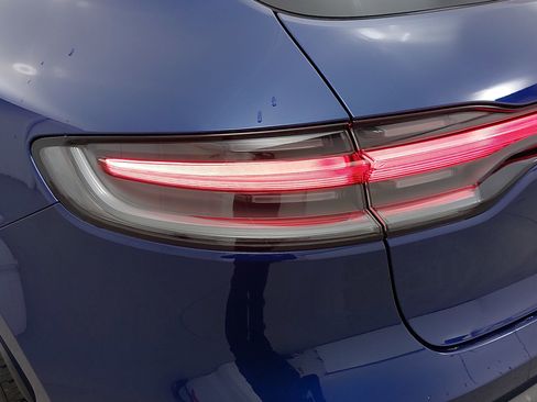 Certified 2026 Porsche Macan image 36