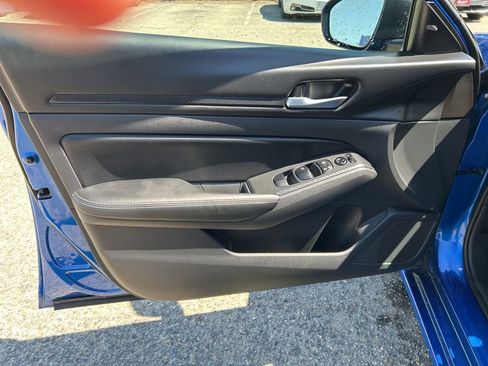 Used 2025 Nissan Altima 2.5 SV FWD image 15