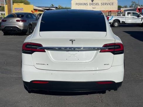 Used 2016 Tesla Model X 90D image 4