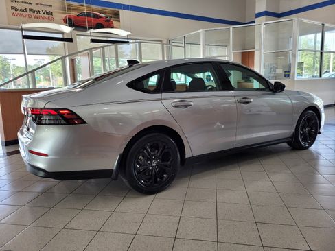 New 2025 Honda Accord SE image 4