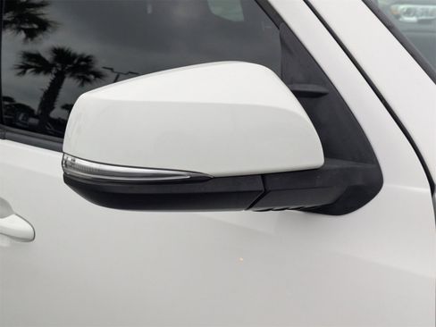 Used 2020 Toyota Tacoma TRD Sport w/ Phone Cable & Charge Package image 11