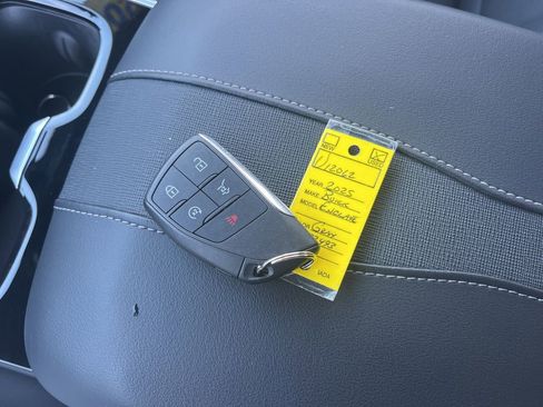 Used 2025 Buick Enclave Preferred image 22