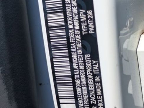 Used 2019 Jeep Renegade Latitude AWD/4WD image 17