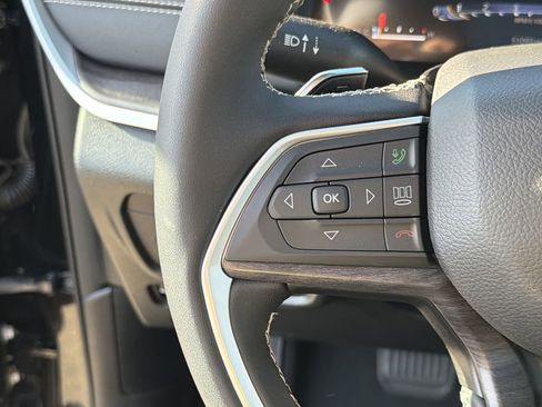 Used 2023 Jeep Grand Cherokee L Limited w/ Black Appearance Package image 28