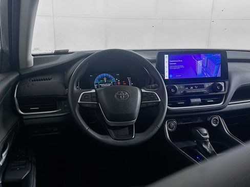 Used 2025 Toyota Grand Highlander XLE image 18