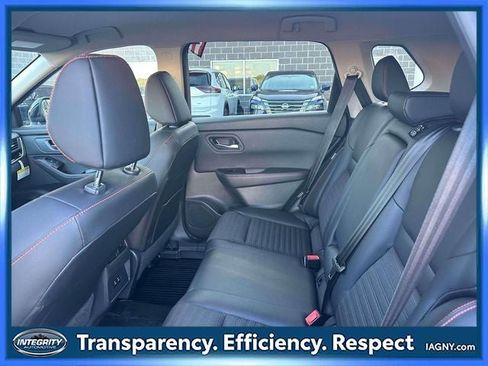 Used 2025 Nissan Rogue SV image 10