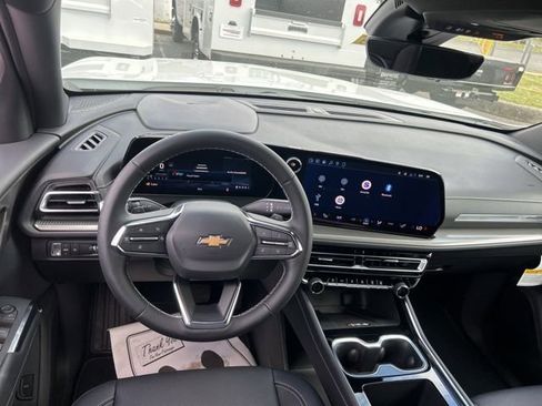 New 2026 Chevrolet Traverse LT w/ Sun and Wheel Package FWD image 28