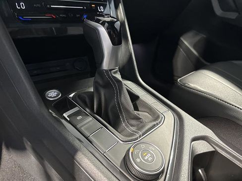 Certified 2022 Volkswagen Tiguan SE R-Line image 32