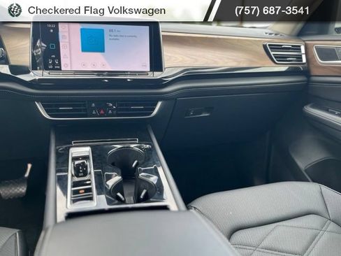 Used 2025 Volkswagen Atlas SE FWD image 30
