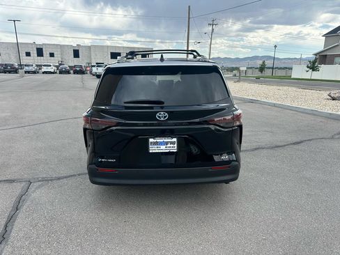Used 2025 Toyota Sienna XLE w/ XLE Plus Package AWD/4WD image 11