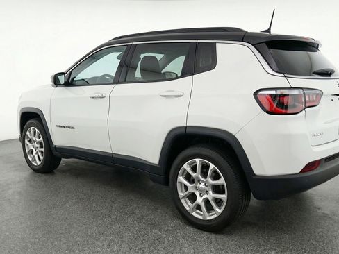 Used 2025 Jeep Compass Limited AWD/4WD image 6