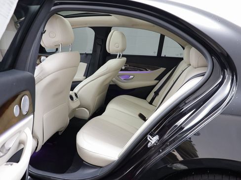 Used 2017 Mercedes-Benz E 300 4MATIC image 16