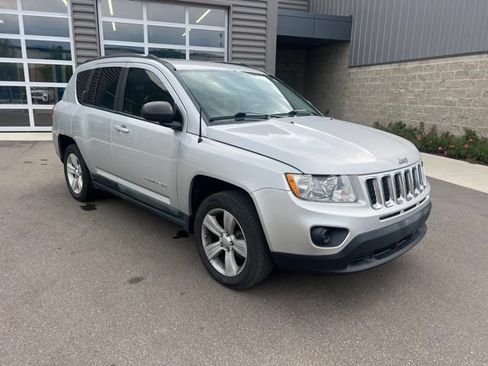 Used 2011 Jeep Compass Latitude AWD/4WD image 3